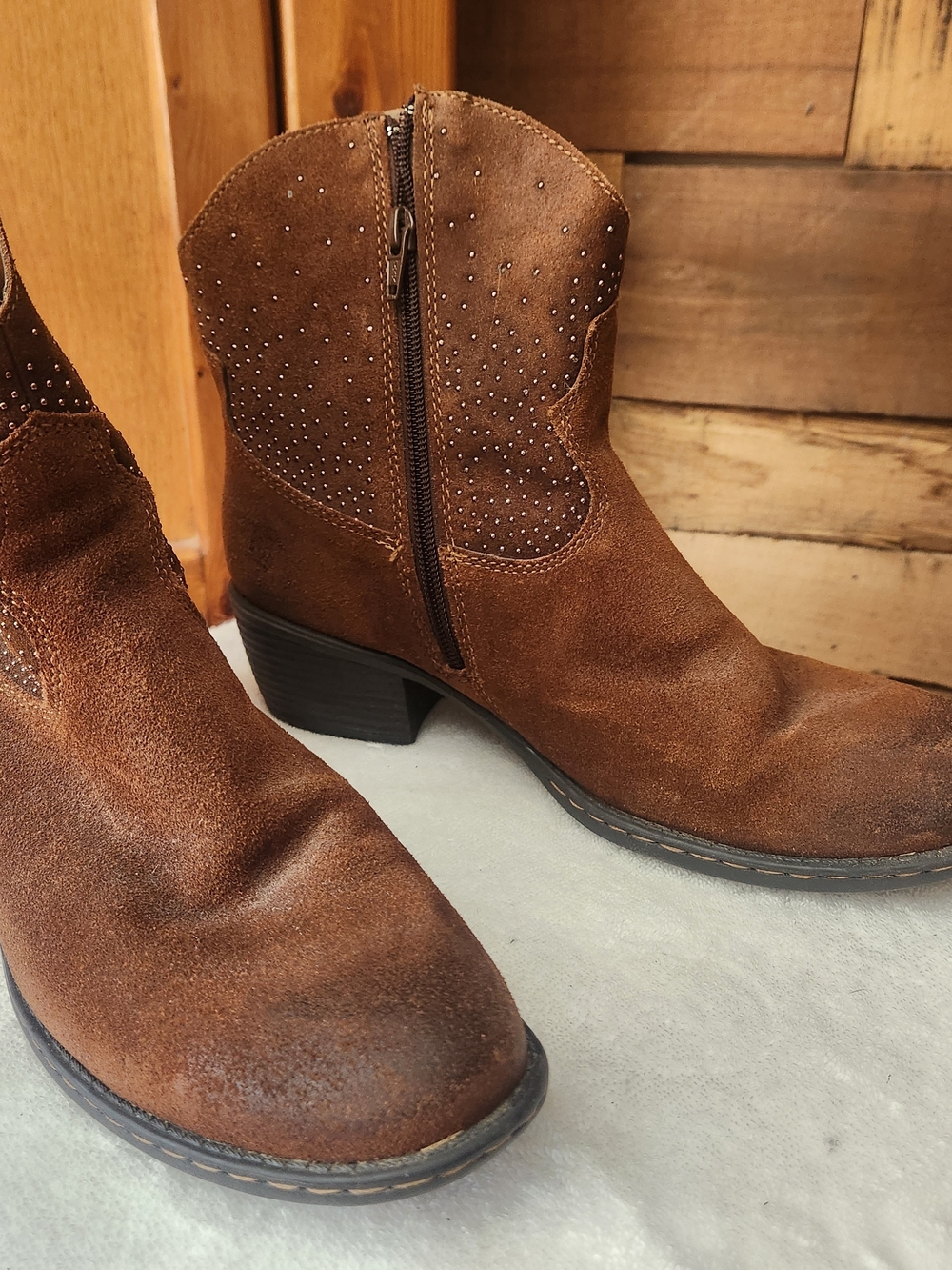 Born B.Ø.C Brown Suede Western Booties With Leather Studs Ankle Boots Size 10 - Picture 6 of 16